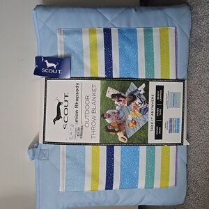 NWT Water Resistant Outdoor Throw Blanket